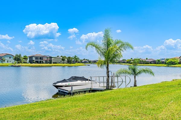 Lakefront lawn with a boat moored at the dock in Kissimmee